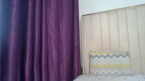 petiteebony6 online show from May 2, 2026, 8:19 am