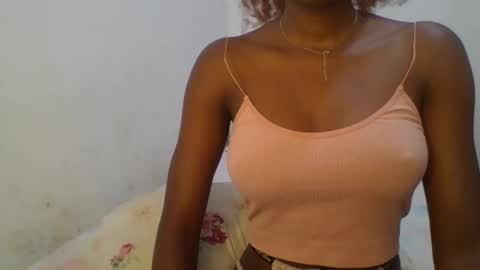 Snapshot of petiteediva chatting on April 22, 2026, 2:36 am diva online show from April 22, 2026, 2:36 am