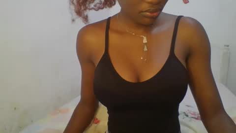 Snapshot of petiteediva chatting on April 23, 2026, 2:46 am diva online show from April 23, 2026, 2:46 am