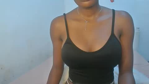 Snapshot of petiteediva chatting on April 29, 2026, 2:26 am diva online show from April 29, 2026, 2:26 am