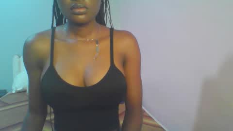 Snapshot of petiteediva chatting on May 12, 2026, 2:30 am diva online show from May 12, 2026, 2:30 am