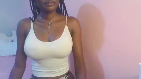 Snapshot of petiteediva chatting on May 19, 2026, 2:29 am diva online show from May 19, 2026, 2:29 am