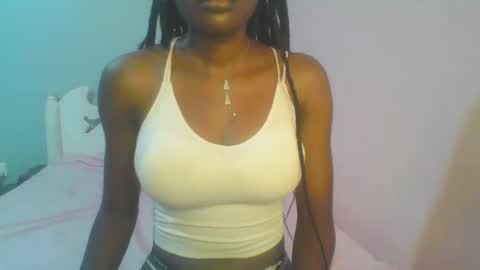 Snapshot of petiteediva chatting on May 20, 2026, 2:29 am diva online show from May 20, 2026, 2:29 am
