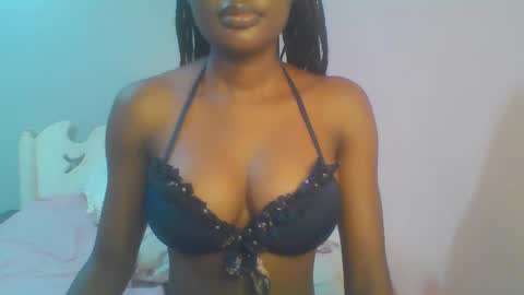 Snapshot of petiteediva chatting on May 21, 2026, 2:40 am diva online show from May 21, 2026, 2:40 am