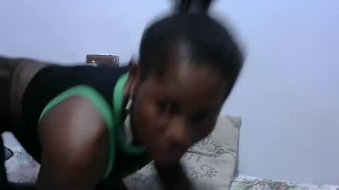 petitegirly12 online show from February 7, 2025, 6:24 pm
