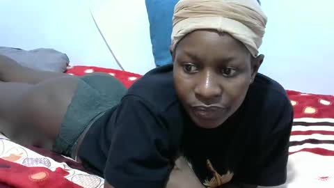 petitegirly12 online show from February 19, 2025, 2:33 am