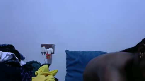 petitegirly12 online show from February 19, 2025, 1:39 pm