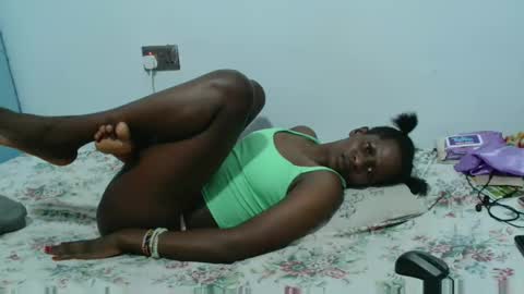 petitegirly12 online show from March 6, 2025, 5:33 pm