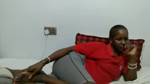 petitegirly12 online show from March 11, 2025, 5:02 pm