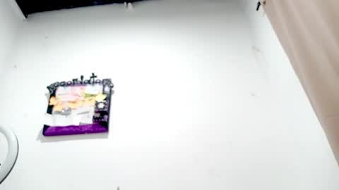 Snapshot of petiteivoryqueen chatting on October 31, 2025, 3:18 am danna online show from October 31, 2025, 3:18 am