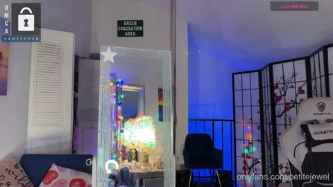 Jules online show from September 19, 2025, 9:32 am