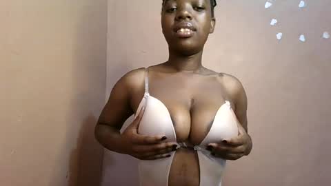 Snapshot of petitemomma76379 chatting on July 7, 2026, 6:38 am sexy chocolate online show from July 7, 2026, 6:38 am