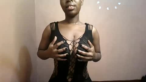 Snapshot of petitemomma76379 chatting on July 21, 2026, 6:49 am sexy chocolate online show from July 21, 2026, 6:49 am