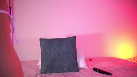 Petiteprinces online show from June 11, 2026, 2:33 am