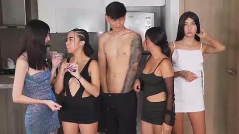 Snapshot of petites_perles chatting on March 11, 2025, 8:42 pm Sara Emma and Nahomy online show from March 11, 2025, 8:42 pm