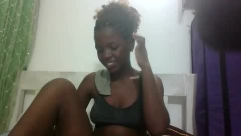 Snapshot of petitesweetchiq chatting on October 19, 2025, 7:03 pm petitesweetchiq online show from October 19, 2025, 7:03 pm