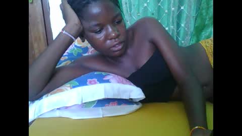 petitesweetchiq online show from December 2, 2025, 9:58 am