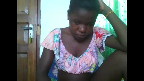 petitesweetchiq online show from January 7, 2026, 8:28 am