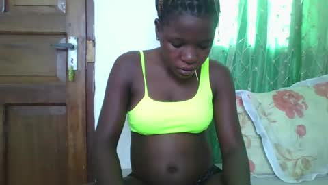 petitesweetchiq online show from February 2, 2026, 7:51 am