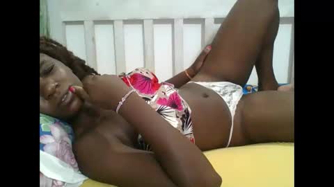 petitesweetchiq online show from March 5, 2026, 8:05 pm