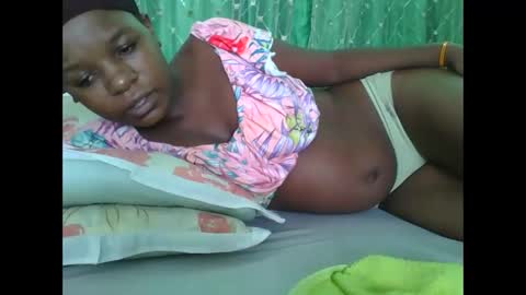 petitesweetchiq online show from March 22, 2026, 8:29 am