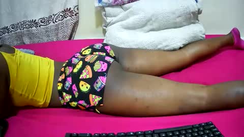 Snapshot of petitetasha chatting on October 16, 2025, 11:33 am petitetasha online show from October 16, 2025, 11:33 am