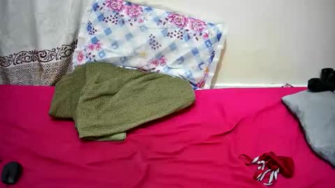 Snapshot of petitetasha chatting on November 3, 2025, 10:49 am petitetasha online show from November 3, 2025, 10:49 am