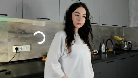 Snapshot of petracilley chatting on December 16, 2024, 3:22 pm Emma online show from December 16, 2024, 3:22 pm