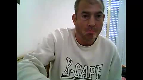 Snapshot of pets76 chatting on March 20, 2026, 3:39 pm pets76 online show from March 20, 2026, 3:39 pm