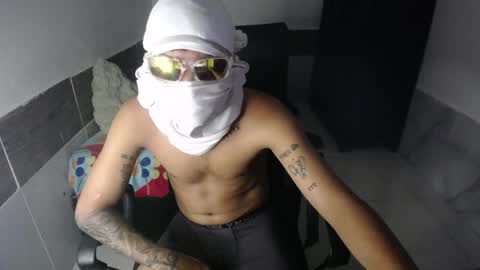 petty_boy777 online show from May 5, 2026, 2:19 am