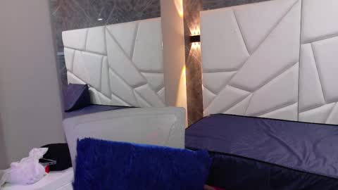 Moon  online show from November 15, 2025, 11:18 am