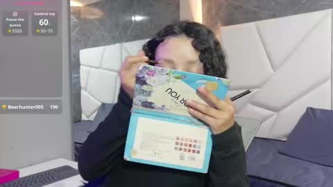 Moon  online show from December 19, 2025, 3:41 pm