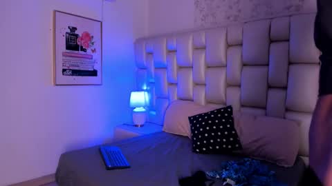 Snapshot of peyton_louise chatting on November 17, 2025, 12:00 pm Peyton online show from November 17, 2025, 12:00 pm