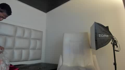 peyton_wat20 online show from September 19, 2025, 12:06 pm