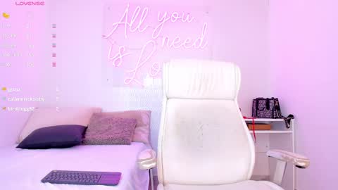 Peyton Rosse online show from December 11, 2024, 3:37 pm