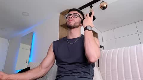 phantom_bigger1 online show from November 10, 2025, 3:33 pm