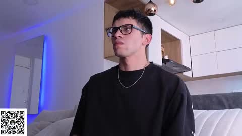 Snapshot of phantom_bigger1 chatting on March 3, 2026, 7:31 pm phantom_bigger1 online show from March 3, 2026, 7:31 pm