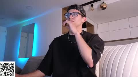 Snapshot of phantom_bigger1 chatting on March 5, 2026, 9:11 pm phantom_bigger1 online show from March 5, 2026, 9:11 pm