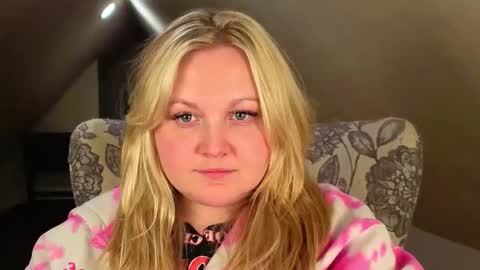 PhatAssBlond online show from May 2, 2026, 3:44 am