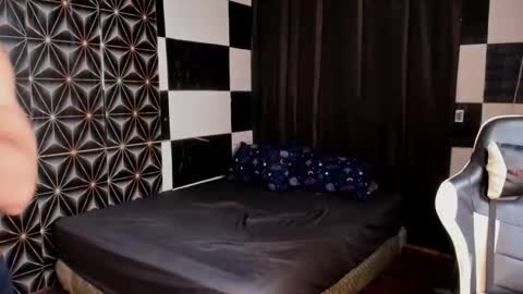 AJ online show from December 4, 2025, 7:39 am