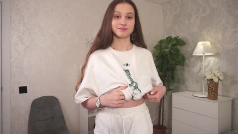 Bella online show from January 8, 2025, 11:19 pm