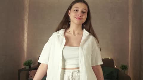 Bella online show from January 11, 2025, 6:44 pm