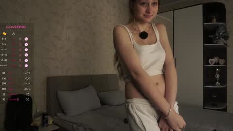 Bella online show from January 26, 2025, 11:18 pm