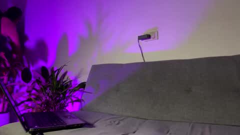 Snapshot of phillip_brownn chatting on May 13, 2026, 2:31 am PHILLIP online show from May 13, 2026, 2:31 am