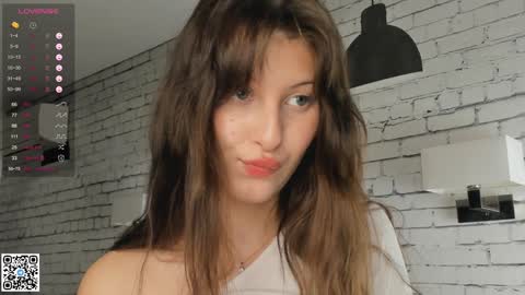 Emilia online show from January 28, 2025, 7:53 pm
