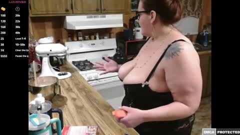 Snapshot of philthyrose469 chatting on February 21, 2025, 11:44 am Rose online show from February 21, 2025, 11:44 am
