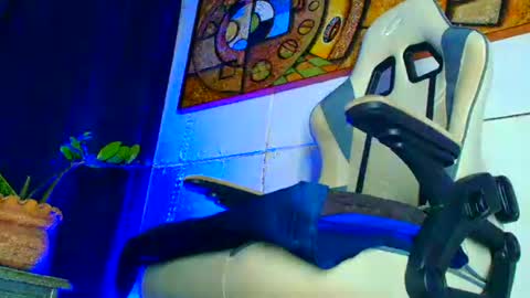 Snapshot of phlilloyhighclouds chatting on October 27, 2025, 11:20 pm phlilloyhighclouds online show from October 27, 2025, 11:20 pm