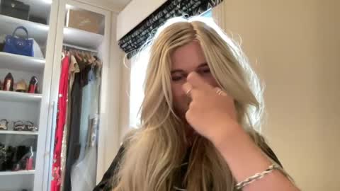 phoebemae01 online show from July 22, 2026, 7:38 pm