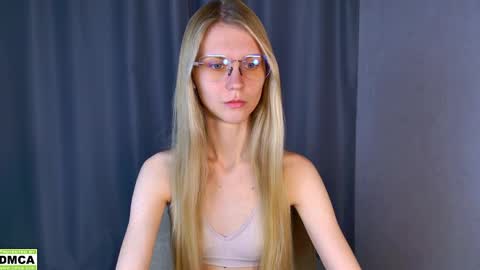 Snapshot of phoebepa chatting on April 13, 2026, 11:59 am phoebepa online show from April 13, 2026, 11:59 am