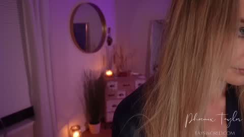 Snapshot of phoenix_taylor chatting on November 19, 2025, 2:11 am PHOENIX TAYLOR online show from November 19, 2025, 2:11 am